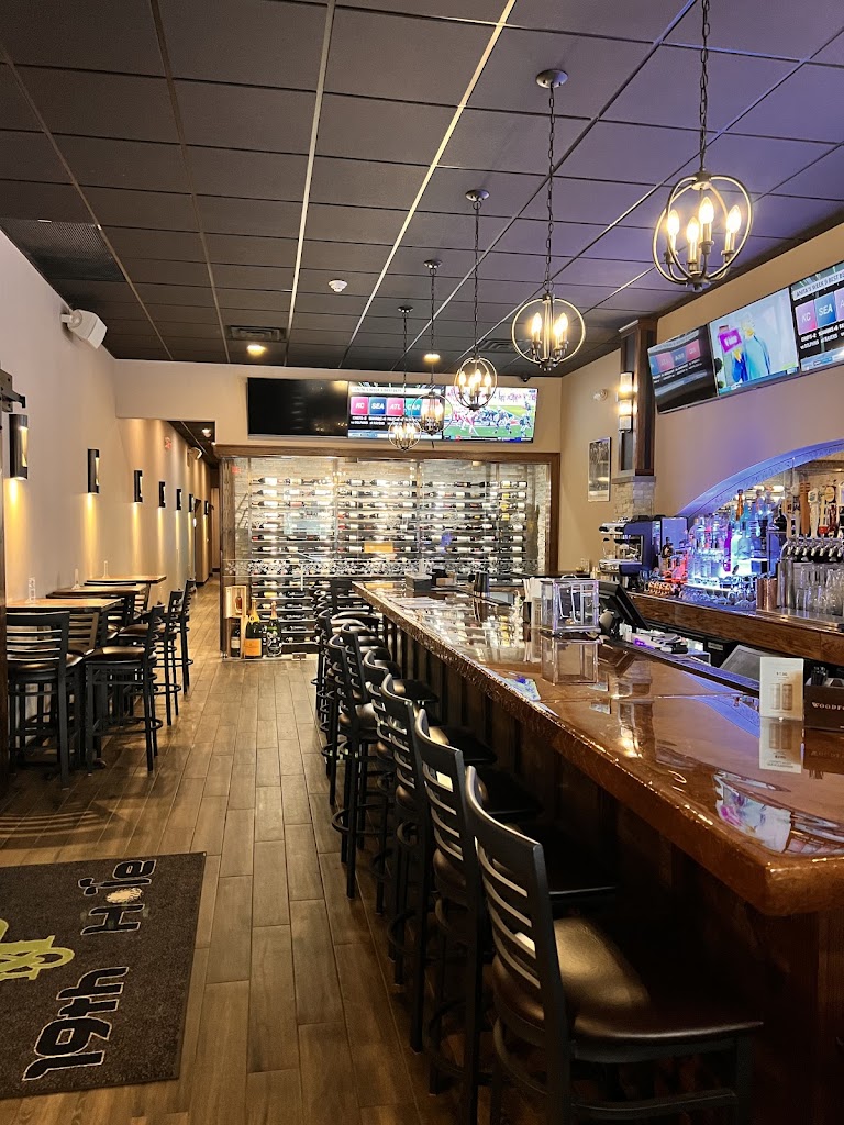 19th Hole Wine and Whiskey Bar - review