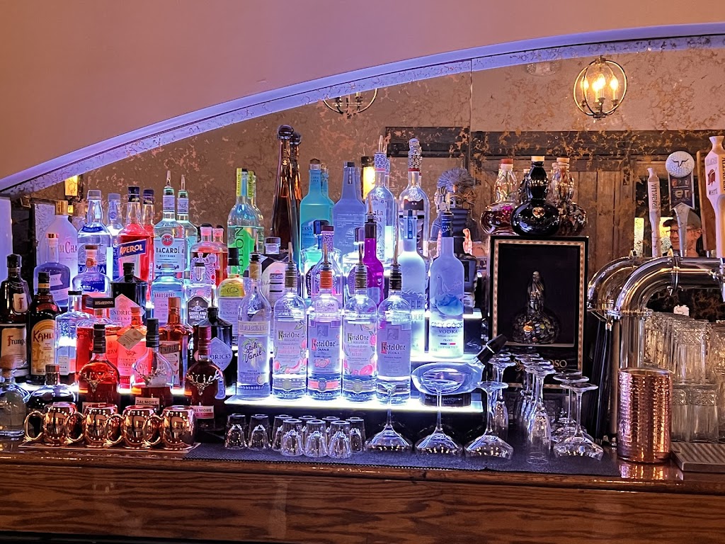 19th Hole Wine and Whiskey Bar - review