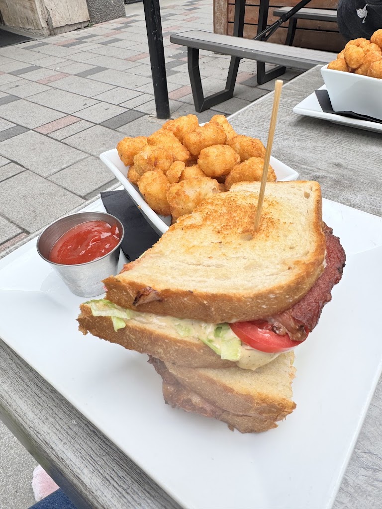 Mulligans Golf Bar - review