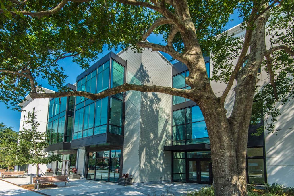 Indoor Golf Club: The Bays on Coleman Golf Simulators - featured