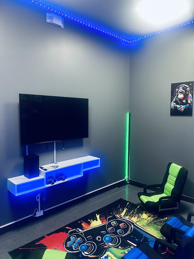 Birdies. Indoor Golf. Games. Events. - featured