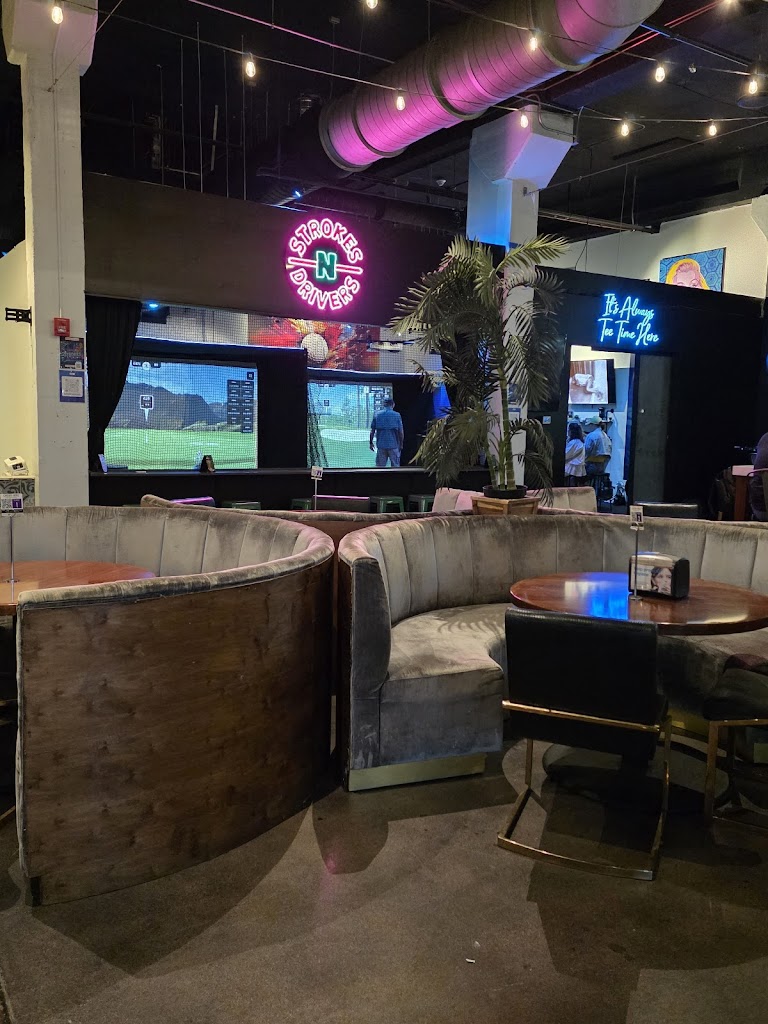 Strokes N Drivers Indoor Golf - featured