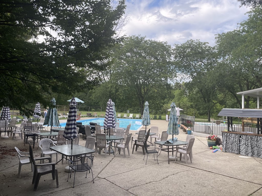 Quail Run Leisure Center - Community Pool - gallery