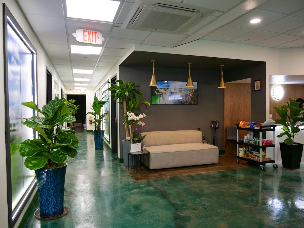 Rodeo Plaza Screen Golf - gallery