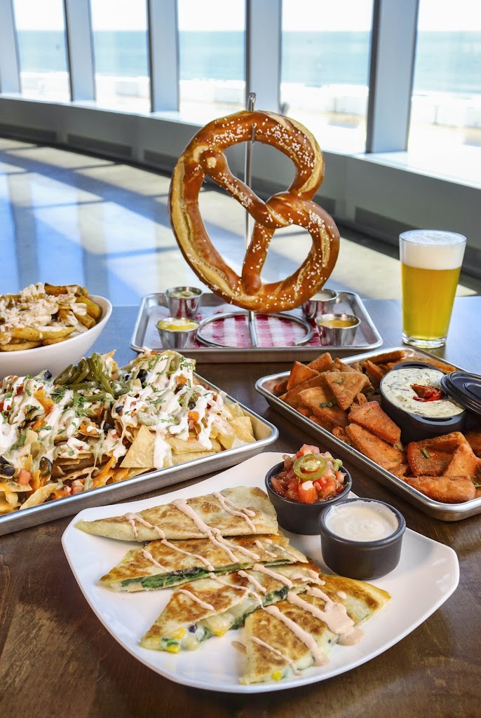 TopGolf Swing Suite, Bar & Kitchen - gallery