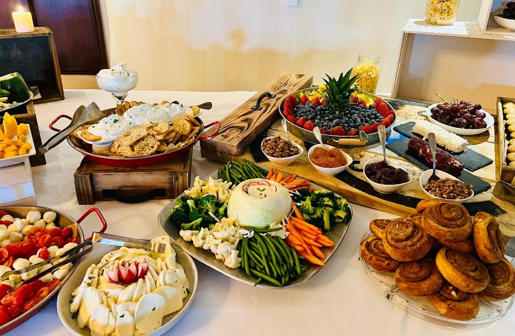 The Patriot Lounge | Bar & Grille - Golf Simulators, Axe Throwing & Events - gallery