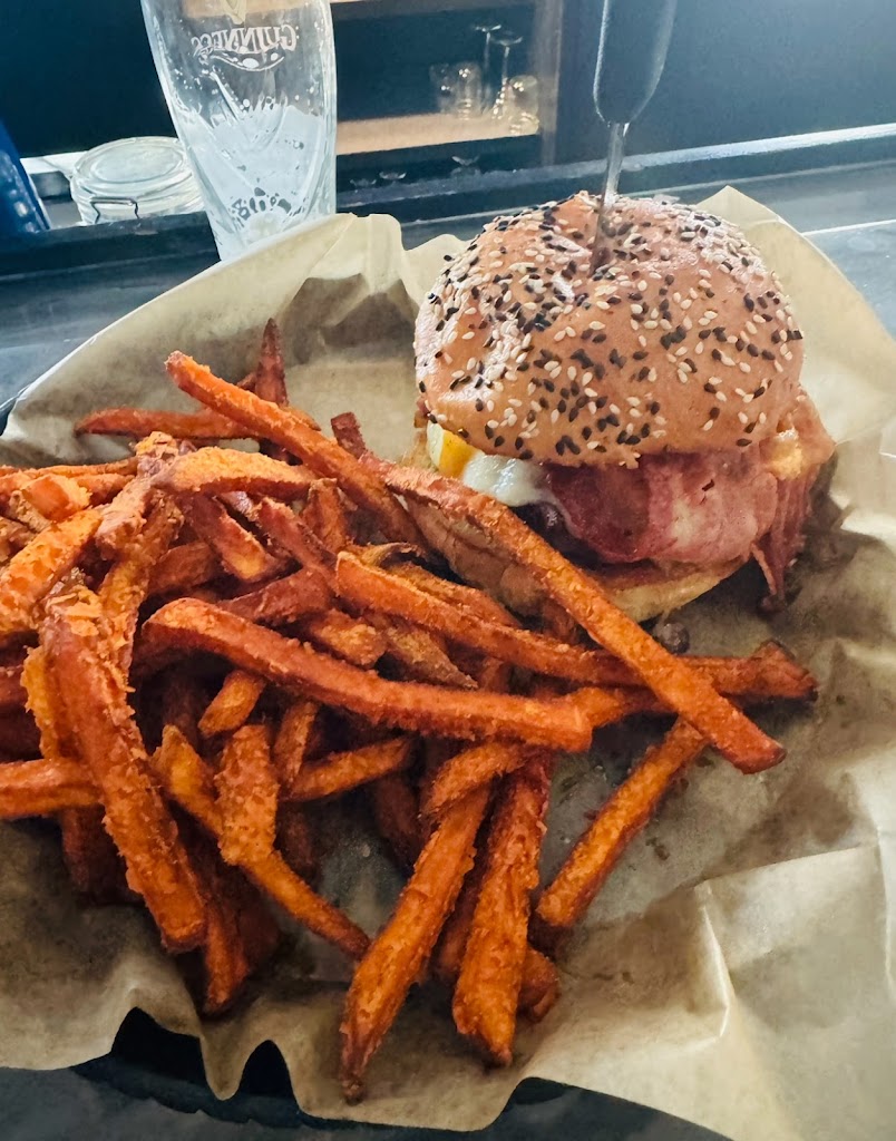 The Patriot Lounge | Bar & Grille - Golf Simulators, Axe Throwing & Events - review