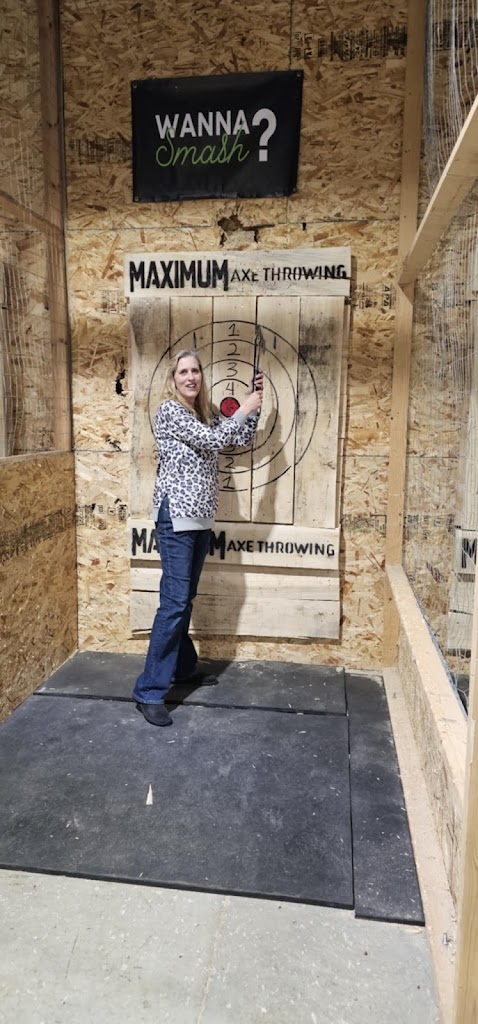 Maximum Axe Throwing, Smash Room and Golf Simulator - review