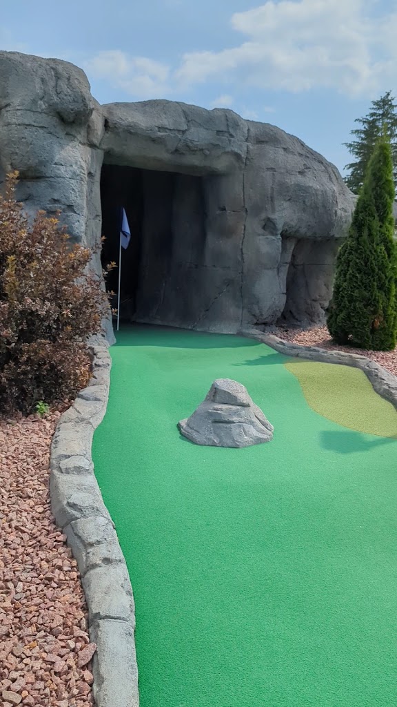 Missing Links Driving Range, Golf Course, Miniature Golf, Toptracer, Sports Bar - review